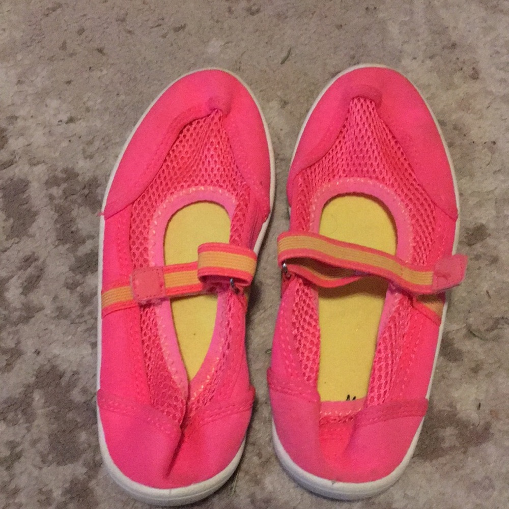 Girl water shoes